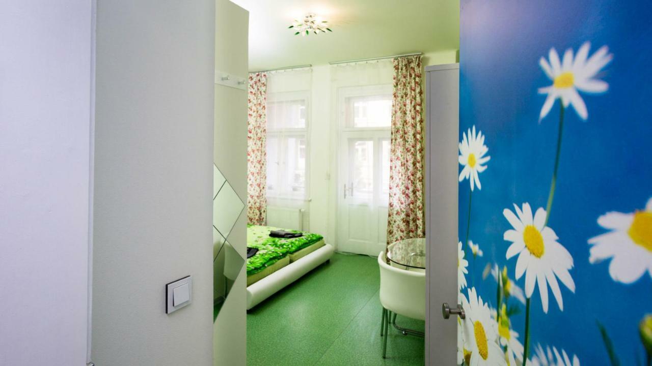 Apartment Four Year Seasons - Walkable To Centre, Metro And Riverside Praga Exterior foto